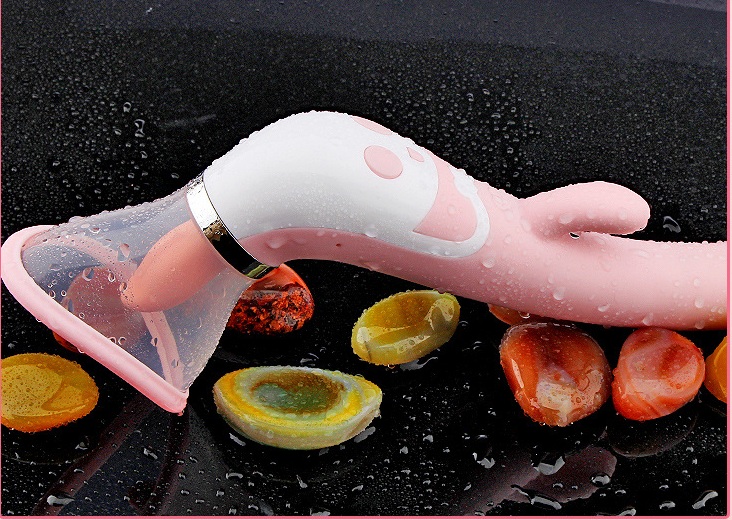 Dildo với âm vật và máy hút sữa 01